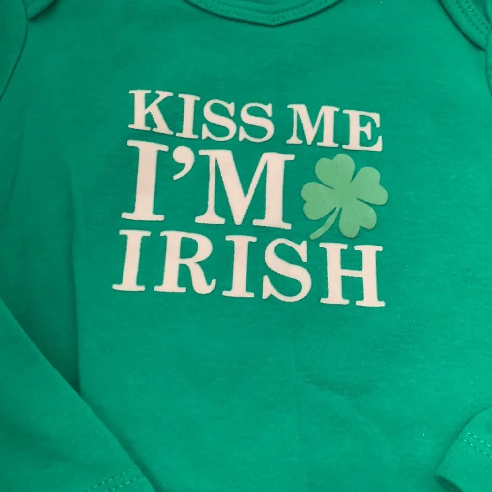 Carter’s Green St Patrick’s Day “Kiss Me I’m Irish” Bodysuit Long Sleeve
